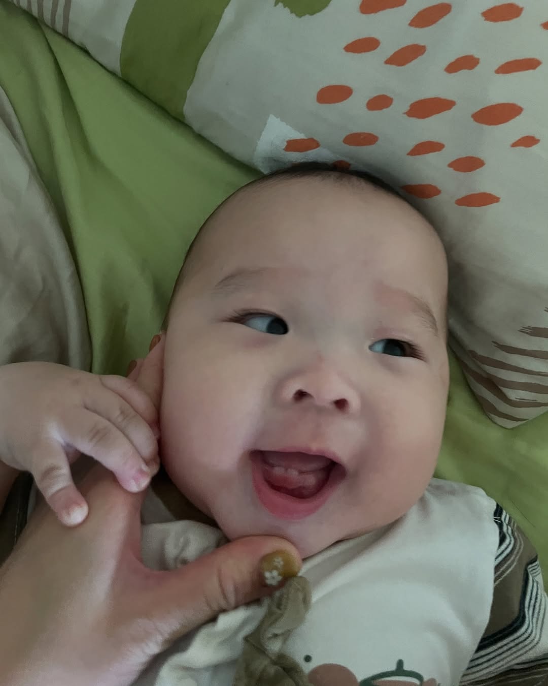 知恩寶寶十個月快樂?